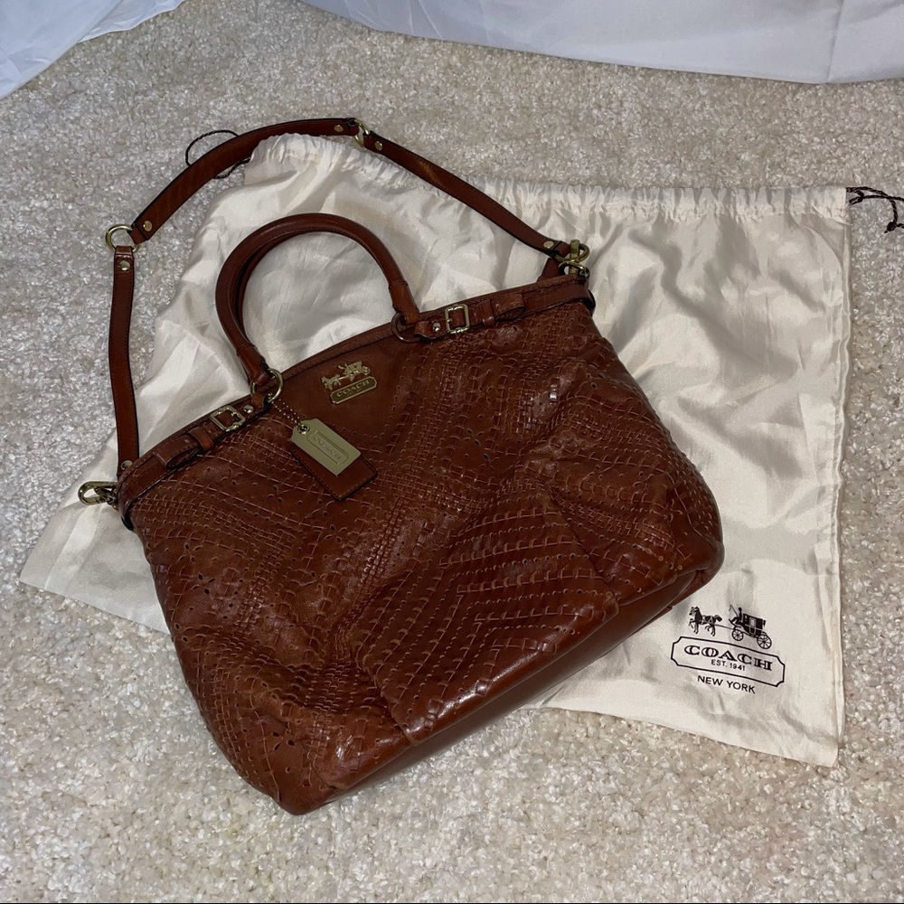 👜Brown Coach purse with bag. Measures 15.5” Width height 12.5, D 2.5”